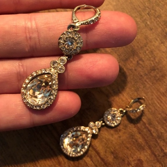 ✨Givenchy drop earrings - gold silk - Picture 5 of 5